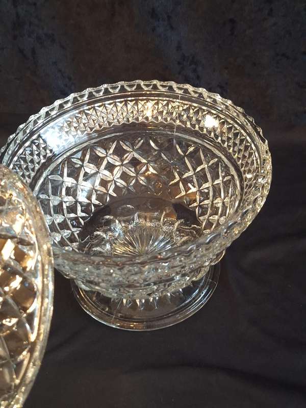 Stunning Vintage Wexford Anchor Hocking Footed Pressed Glass Candy Jar.