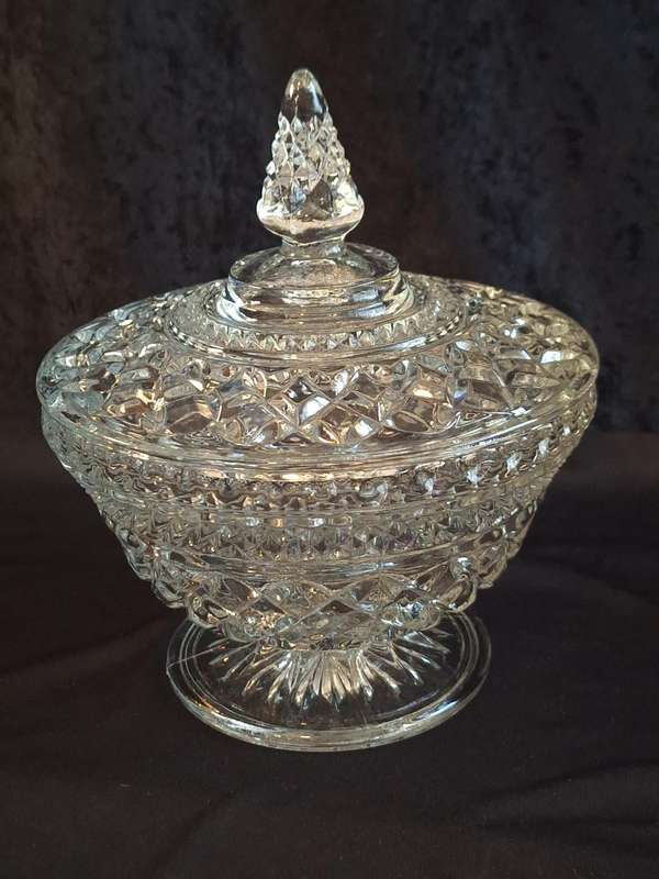 Stunning Vintage Wexford Anchor Hocking Footed Pressed Glass Candy Jar.
