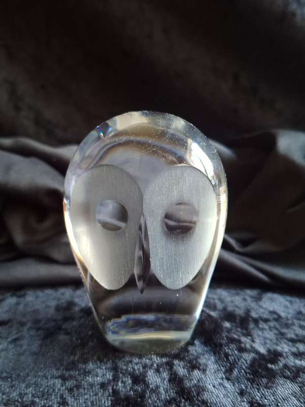 Stunning Vintage Royal Krona Crystal Owl by Swedish Artist - Hanne Dreutler.