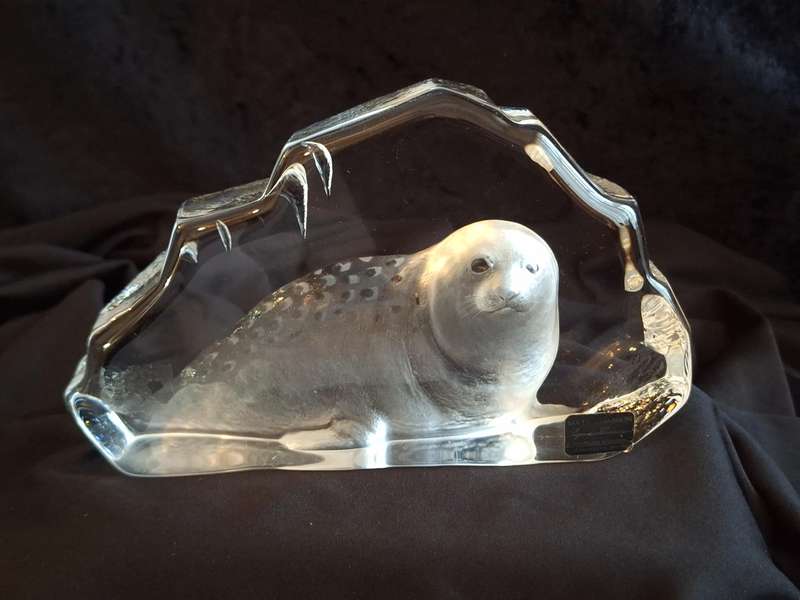 Vintage Mats Jonasson Crystal Seal Art Glass - Signed - Made in Sweden.