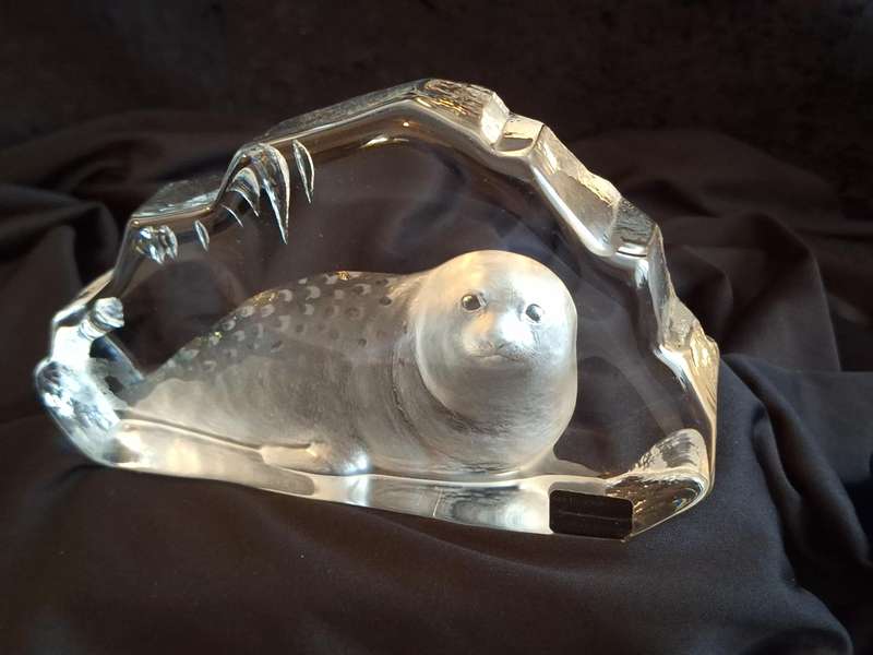 Vintage Mats Jonasson Crystal Seal Art Glass - Signed - Made in Sweden.