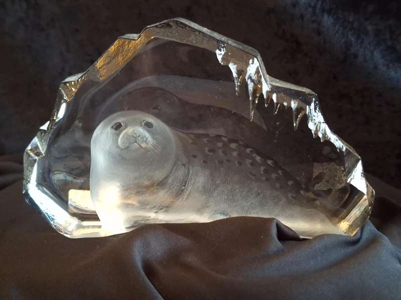 Vintage Mats Jonasson Crystal Seal Art Glass - Signed - Made in Sweden.