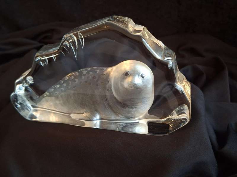Vintage Mats Jonasson Crystal Seal Art Glass - Signed - Made in Sweden.