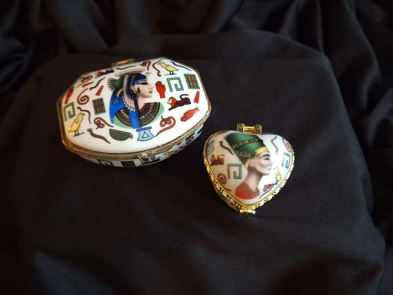 Beautiful Vintage Egyptian Themed Porcelain Trinket Set.