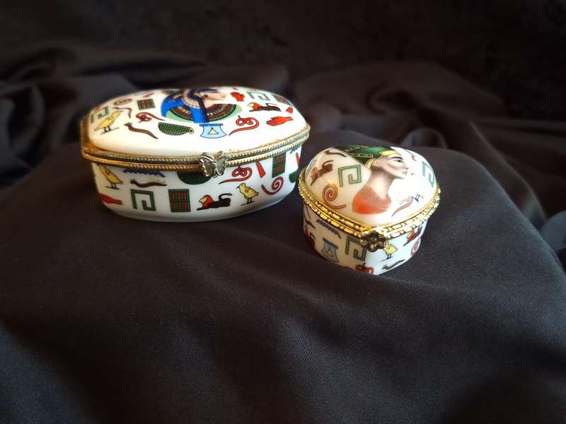 Beautiful Vintage Egyptian Themed Porcelain Trinket Set.