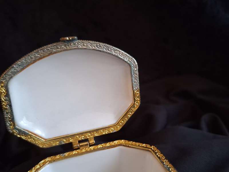 Beautiful Vintage Egyptian Themed Porcelain Trinket Set.