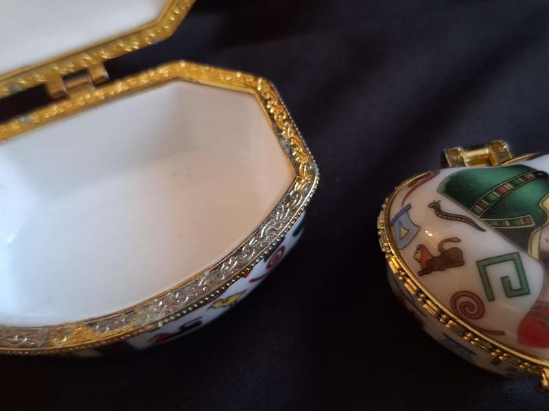 Beautiful Vintage Egyptian Themed Porcelain Trinket Set.