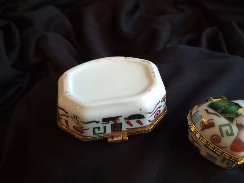 Beautiful Vintage Egyptian Themed Porcelain Trinket Set.