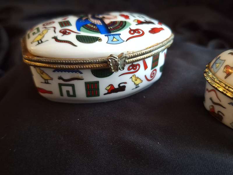 Beautiful Vintage Egyptian Themed Porcelain Trinket Set.