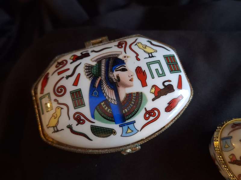 Beautiful Vintage Egyptian Themed Porcelain Trinket Set.