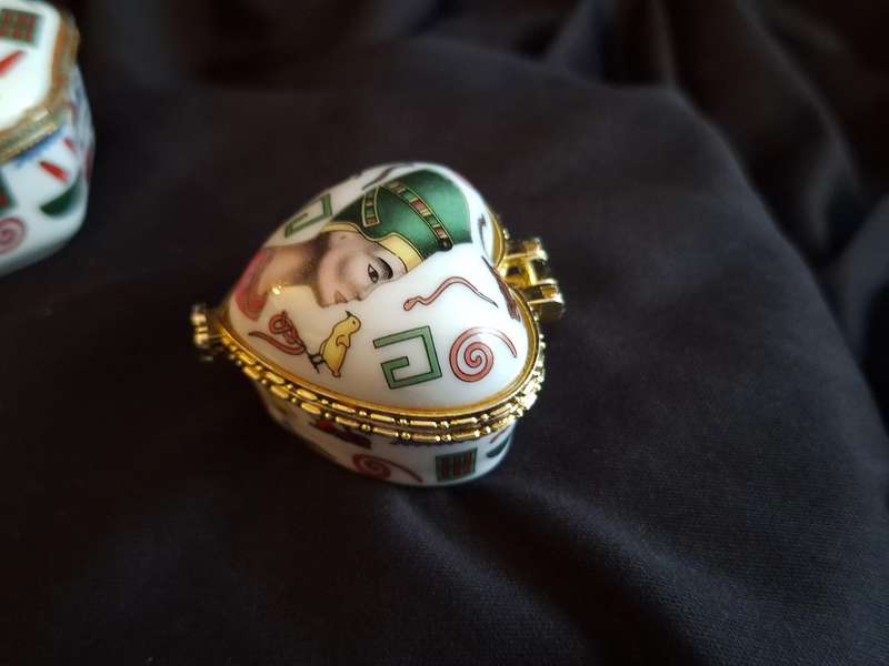 Beautiful Vintage Egyptian Themed Porcelain Trinket Set.