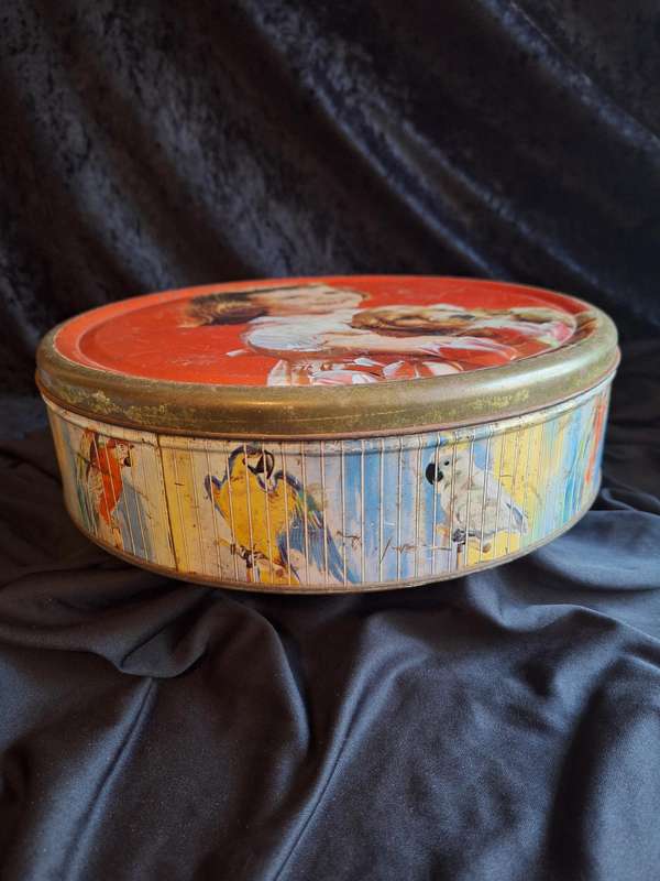 Vintage Pyotts Biscuits Tin