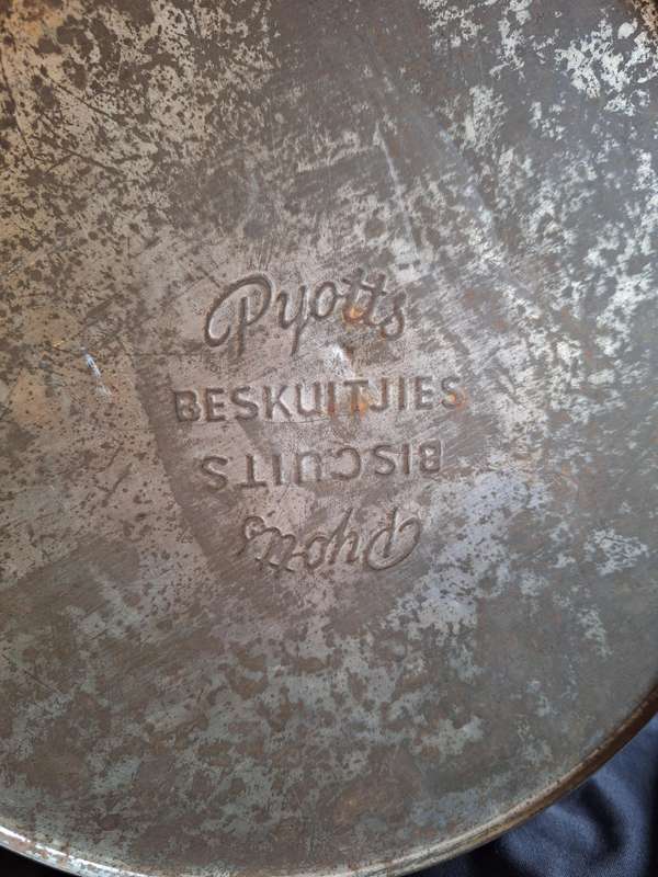 Vintage Pyotts Biscuits Tin