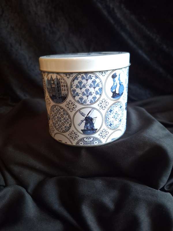 Vintage Styled Dutch Biscuit Tin.
