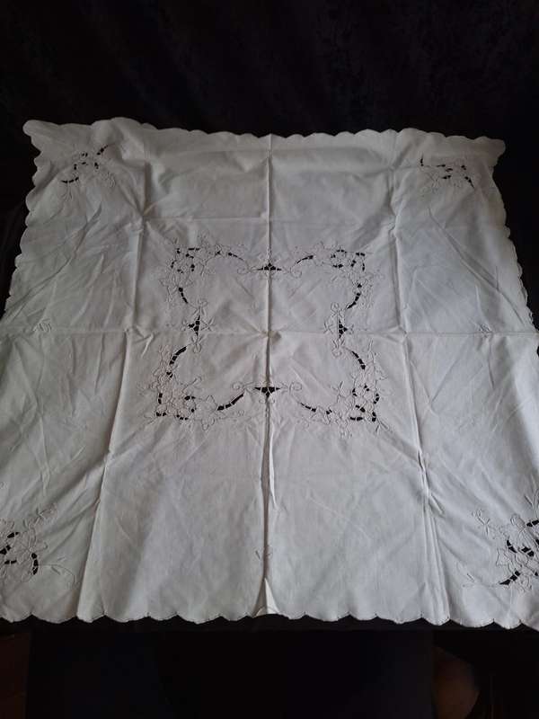 Beautiful Vintage Tea Cloth