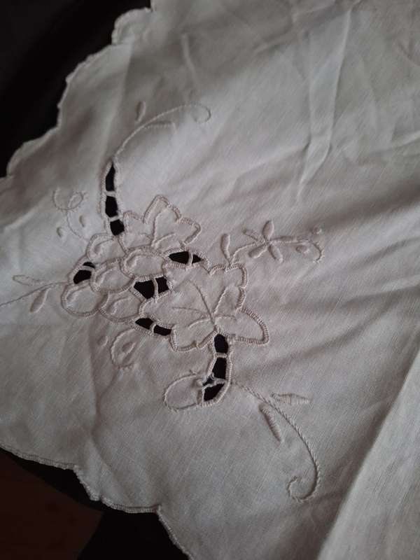 Beautiful Vintage Tea Cloth