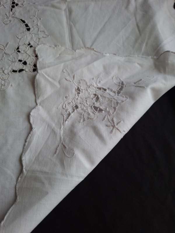 Beautiful Vintage Tea Cloth