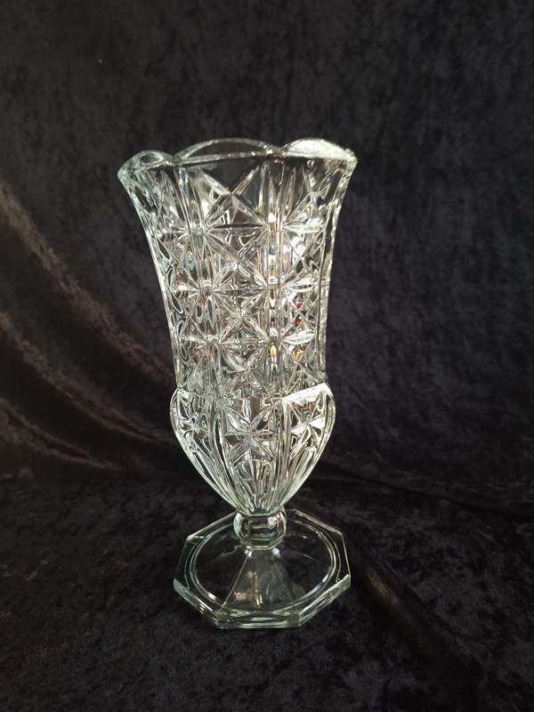 Beautiful Vintage Italian Pressed Glass Vase.