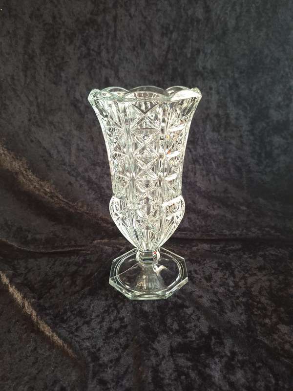 Beautiful Vintage Italian Pressed Glass Vase.
