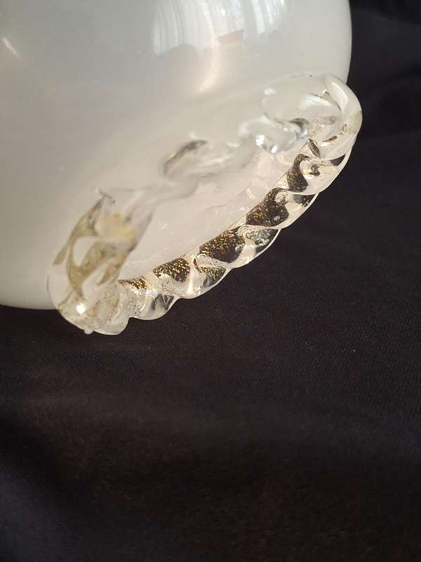 Beautiful Vintage Venetian Glass Ruffle Vase.