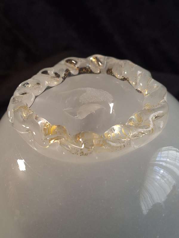 Beautiful Vintage Venetian Glass Ruffle Vase.