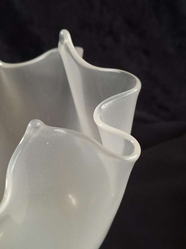 Beautiful Vintage Venetian Glass Ruffle Vase.