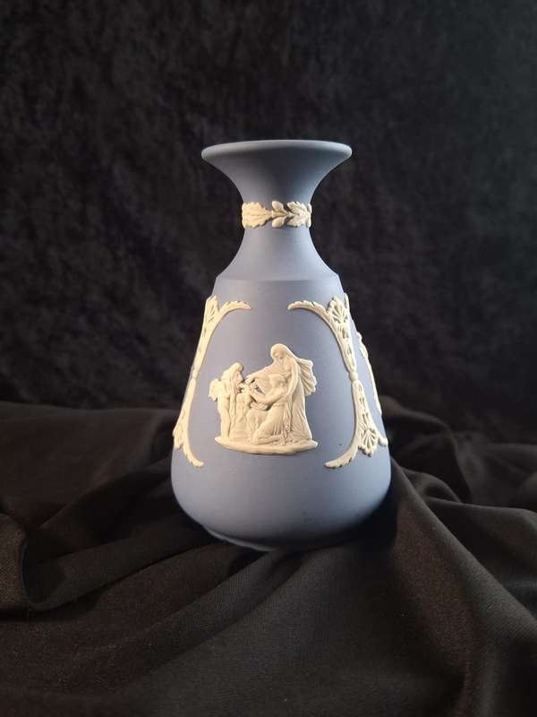 Beautiful Vintage Wedgewood Vase