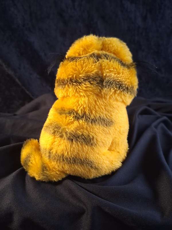Vintage 1980's Dakin Garfield Plush Toy