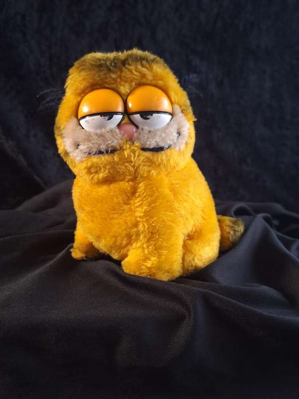 Vintage 1980's Dakin Garfield Plush Toy