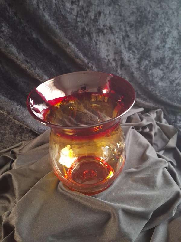 Stunning Vintage Italian Glass Vase.