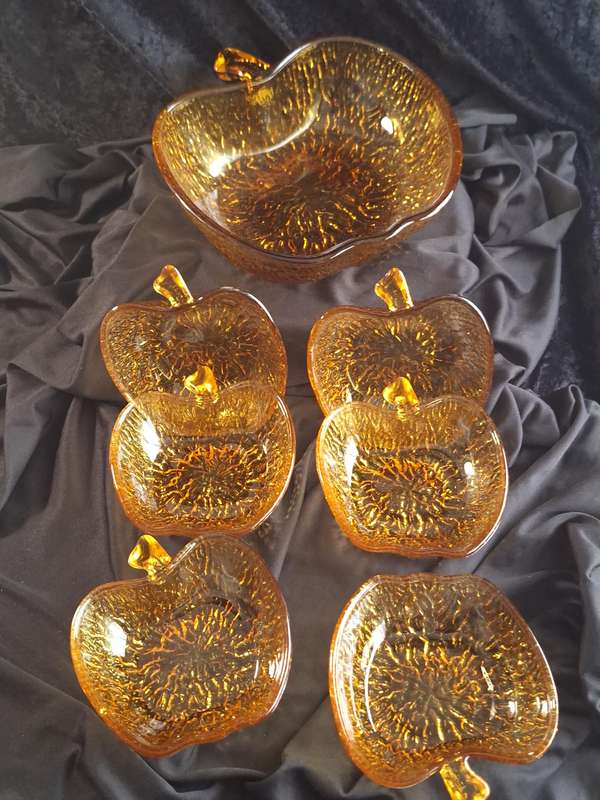 Beautiful Vintage Italian Amber Coloured Glass Dessert Set.