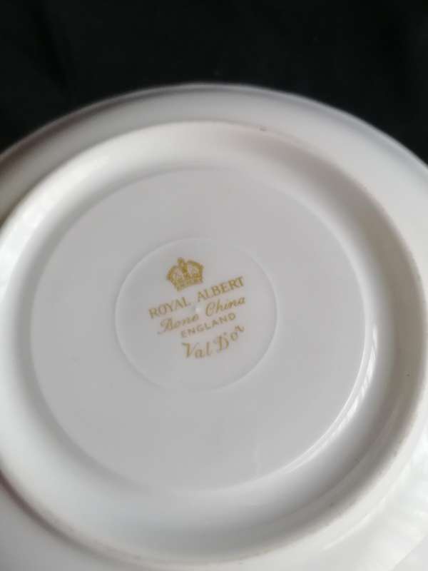 Vintage Royal Albert - Val D'or Saucer - B.