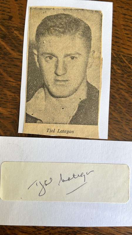 1951 Springboks 5 Pen Pictures & Original Signatures, details below