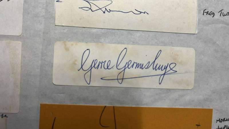 Original Signatures of 13 Springboks, details below