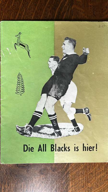 1960 Die All Blacks is Hier - Brochure of the Tour & Pin, details below
