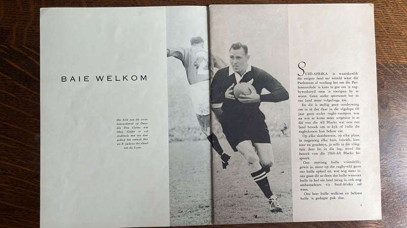 1960 Die All Blacks is Hier - Brochure of the Tour & Pin, details below
