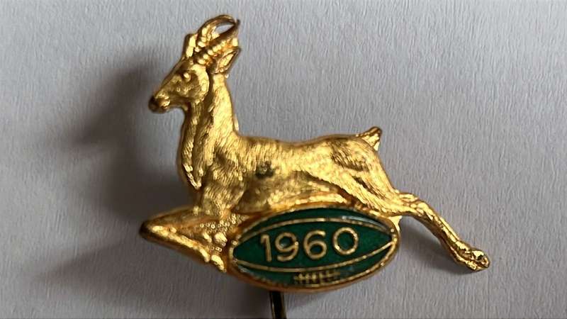 1960 Die All Blacks is Hier - Brochure of the Tour & Pin, details below
