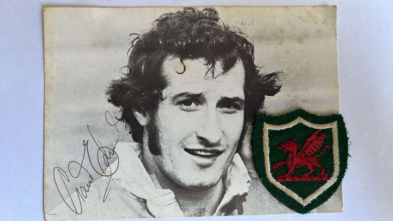 Gareth Edwards Player of the Century, Signed & Welsh Badges, details below