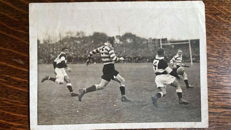 Jason's Allegaatjie - Original Signed Photos & Newspaper Cuttings, details below