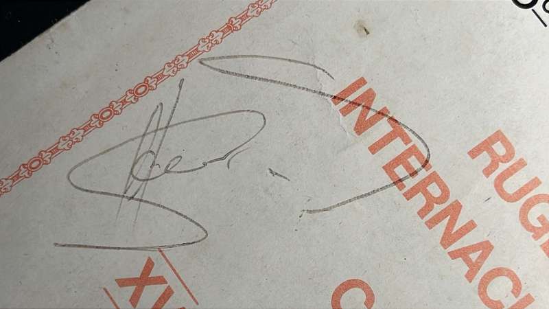 1977 Rugby International - Casi vs XV Invitados Programme, Signed & Newspaper Cutting