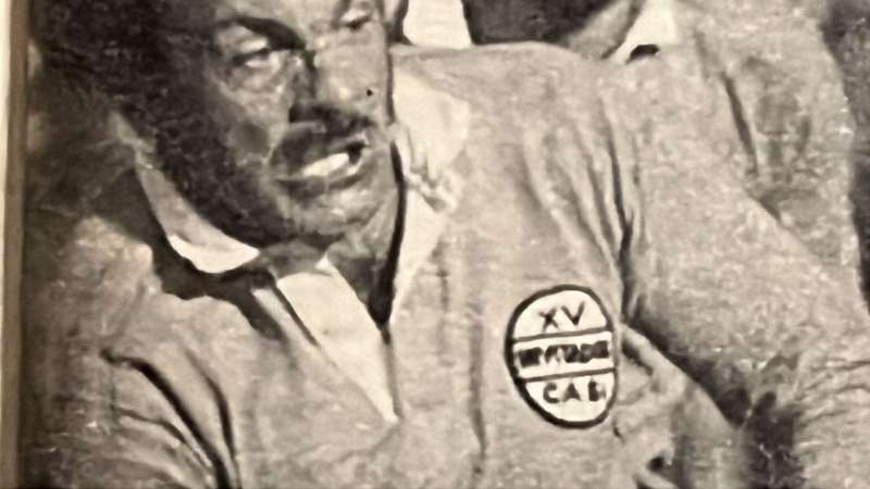 El Gráfico Signed Magazine & Cloth Badge, details below