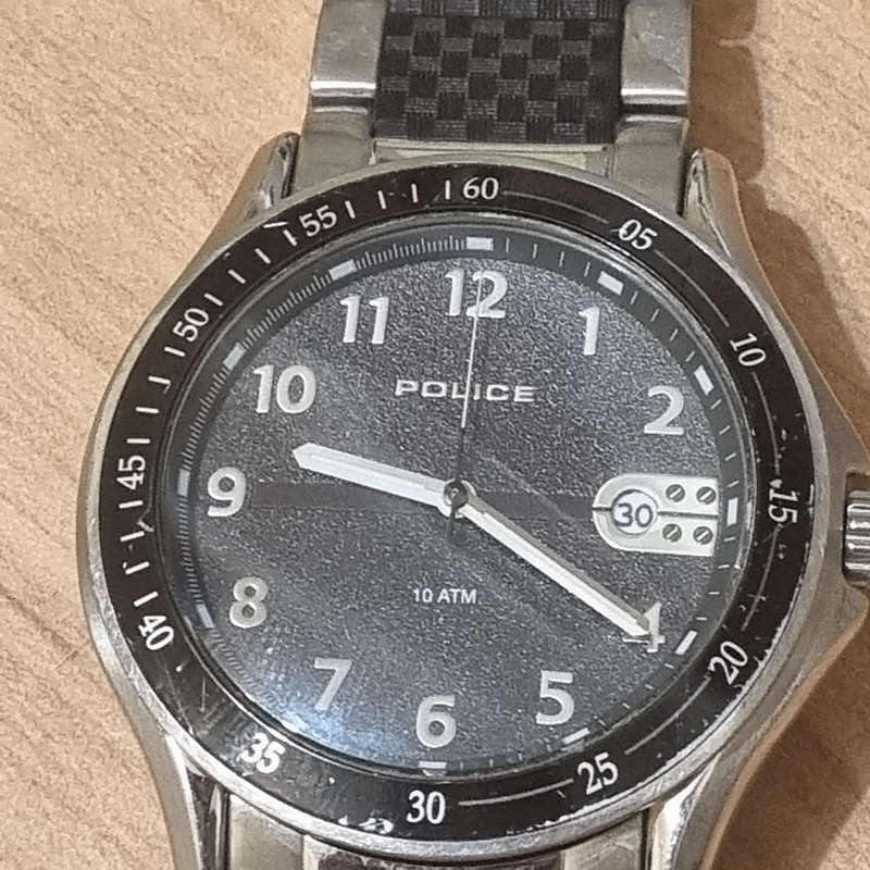 ##  Police Gents size watch - Medium wrist fit - Box - Fair condition ##