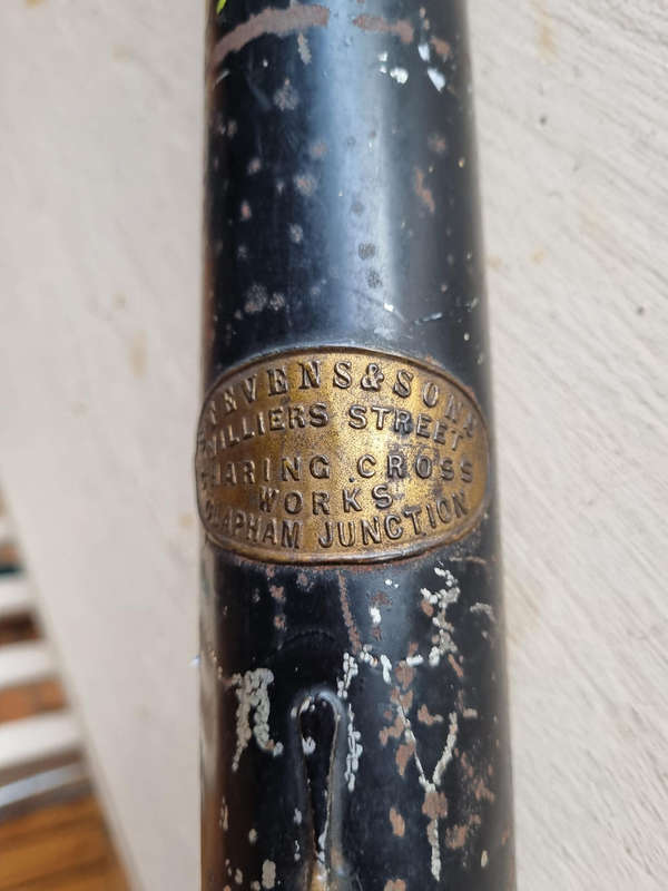 ##  Thurston London, Special Royal Vintage Ash Snooker Cue with Metal Vintage case ##