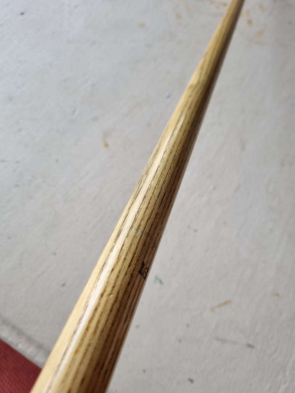 ##  Thurston London, Special Royal Vintage Ash Snooker Cue with Metal Vintage case ##