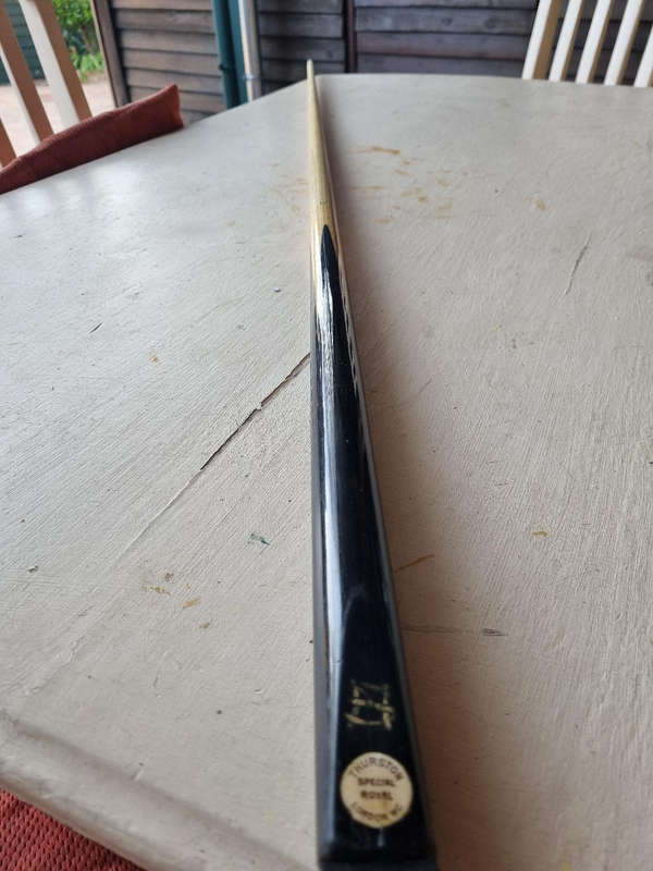 ##  Thurston London, Special Royal Vintage Ash Snooker Cue with Metal Vintage case ##