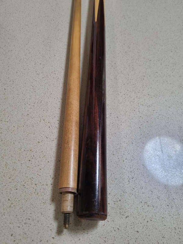 ##  Ray Reardon 2 piece Maple Wood Snooker Cue  ##
