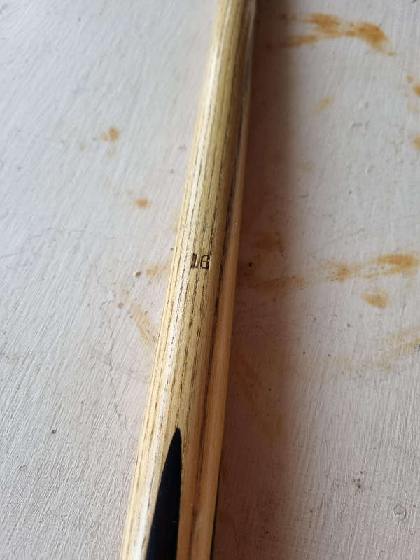 ##  Thurston London, Special Royal Vintage Ash Snooker Cue with Metal Vintage case ##