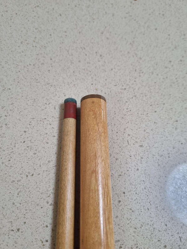 ##  Ray Reardon 2 piece Maple Wood Snooker Cue  ##