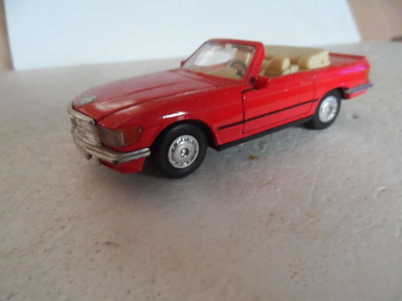 MERCEDES 500 SL CONVERTABLE , DIECAST 1/39 SCALE [M74]