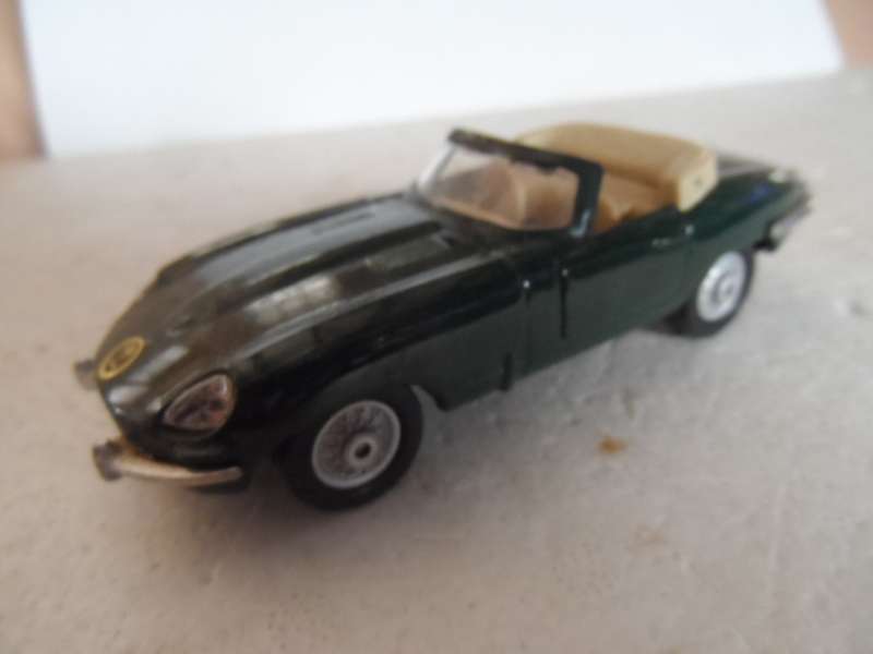 JAGUAR E TYPE CABRIOLET , DIECAST 1/39 SCALE [M45]